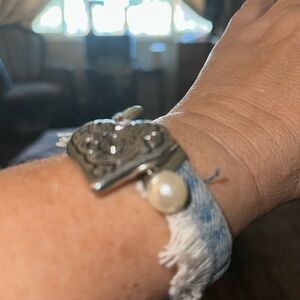 Frayed Jean bracelet with heart and pearl beads.(6)